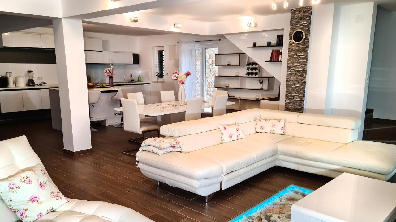 Villa Relax , With Seaview And Two Pools Near Beach Starigrad  Exterior foto